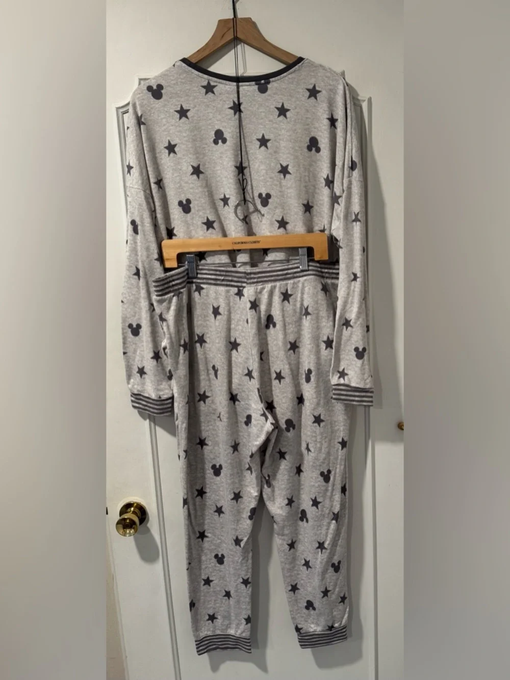 Disney Store Women's lounge Pajama Set Gray Star and Mickey Mouse - XL - Picture 2 of 10